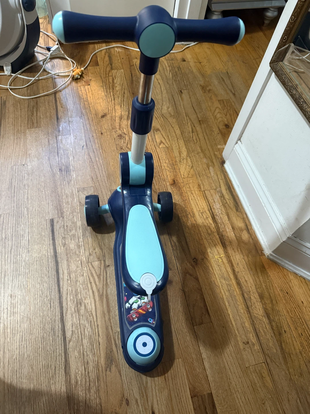 3-Wheel Kids Scooter with Astronaut Design - photo 2