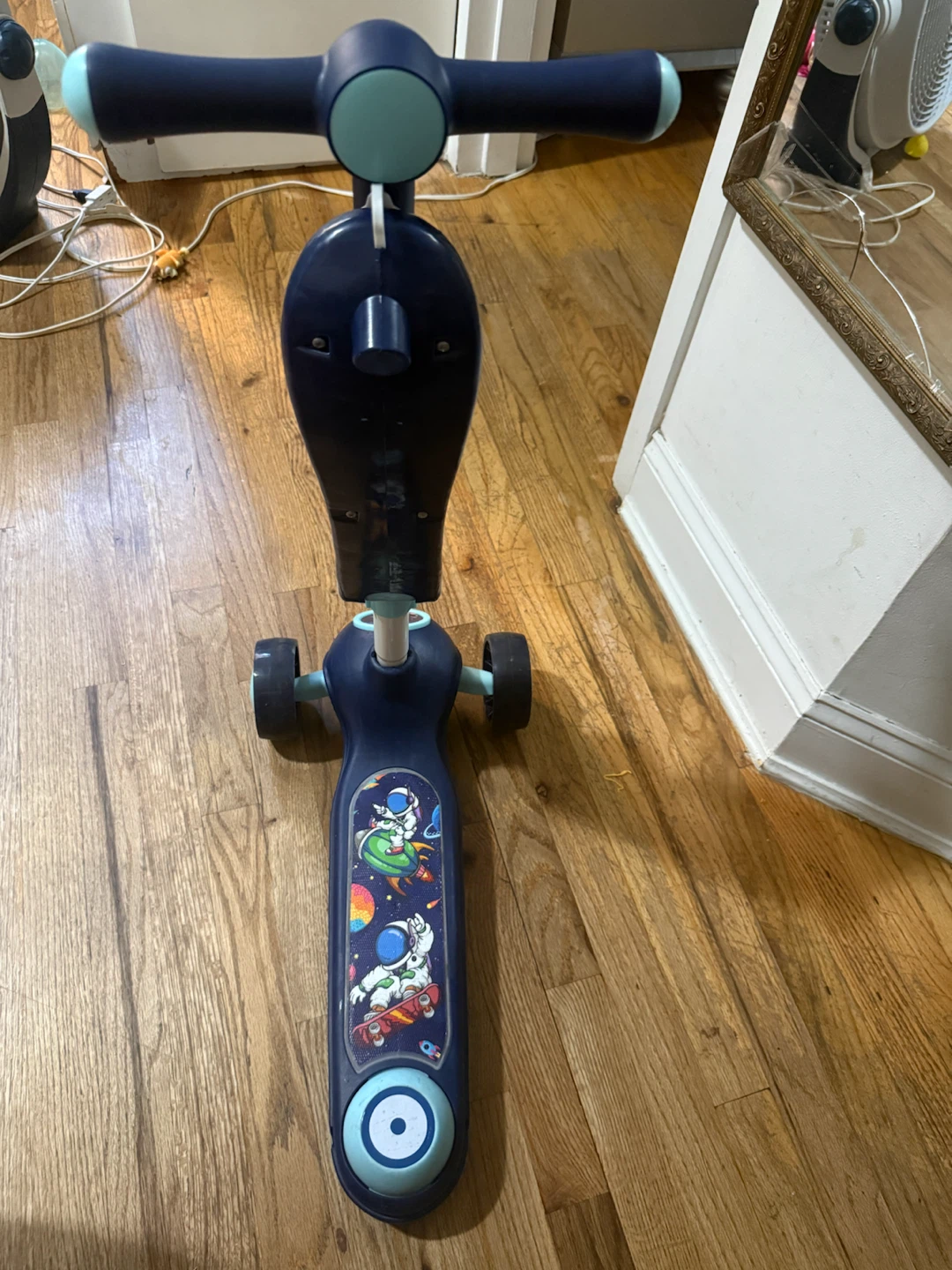 3-Wheel Kids Scooter with Astronaut Design - photo 3