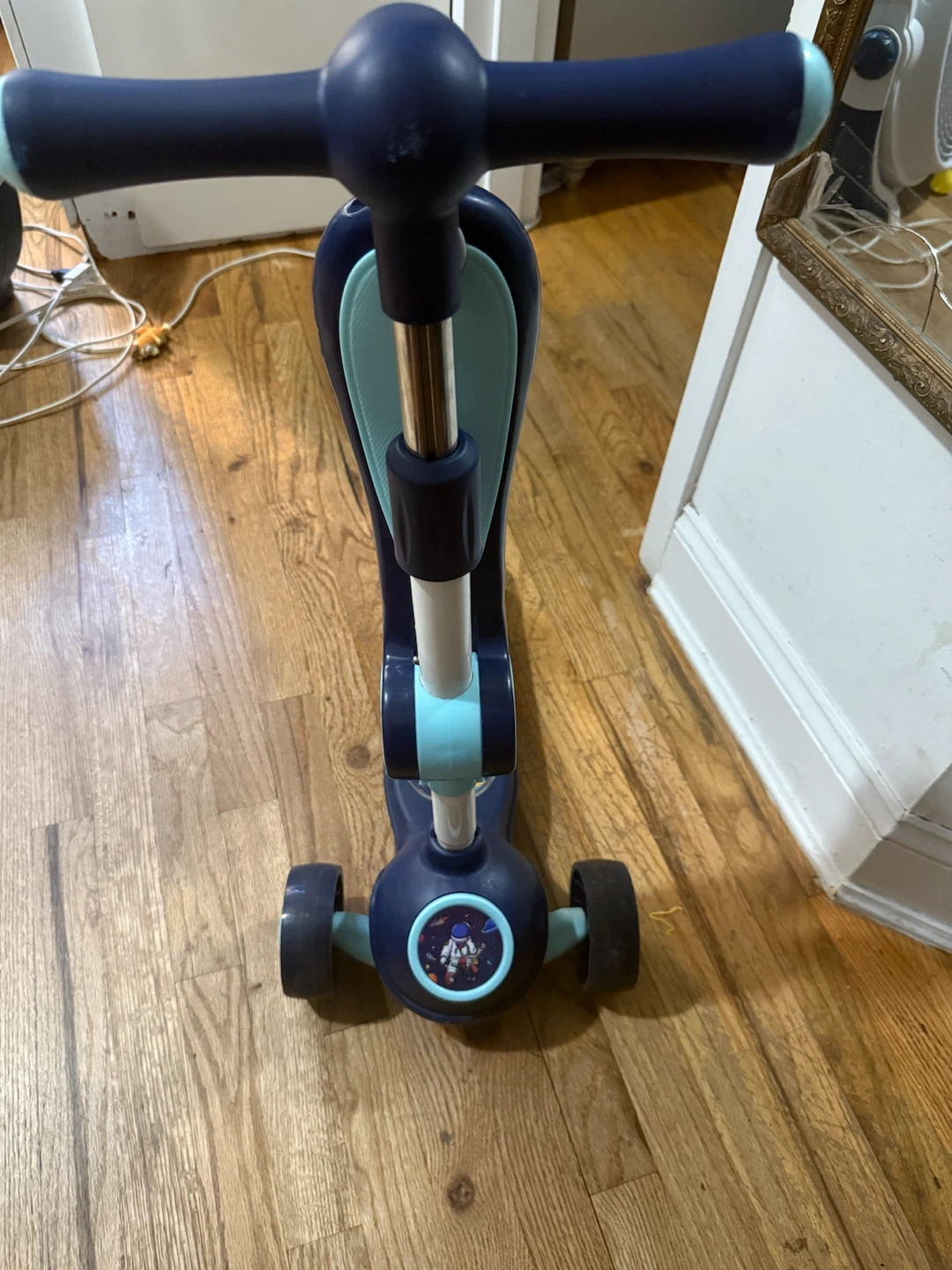 3-Wheel Kids Scooter with Astronaut Design - photo 4
