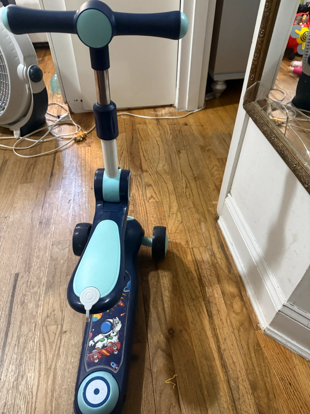 3-Wheel Kids Scooter with Astronaut Design - photo 5