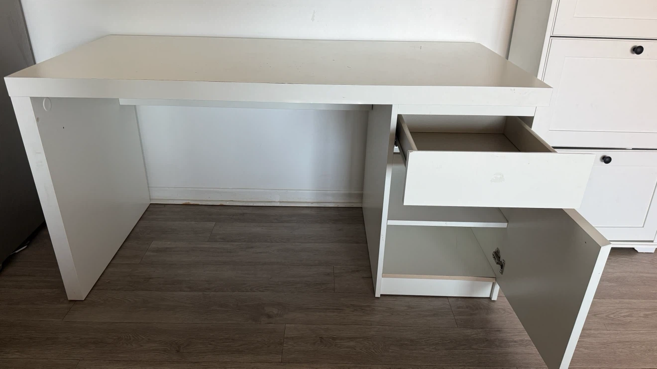 White Desk with Drawers - photo 4