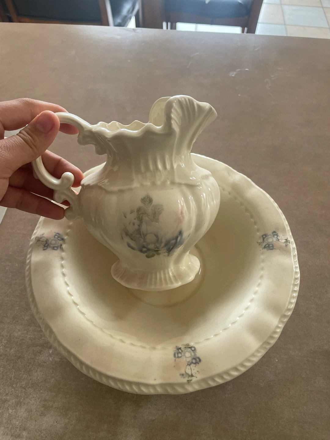 Vintage Pitcher and Bowl Set - photo 3