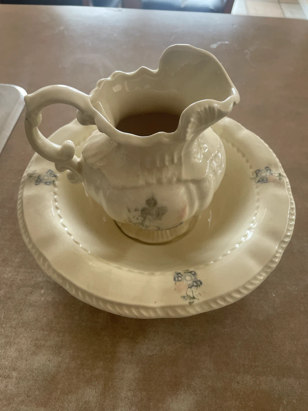 Vintage Pitcher and Bowl Set - photo 4