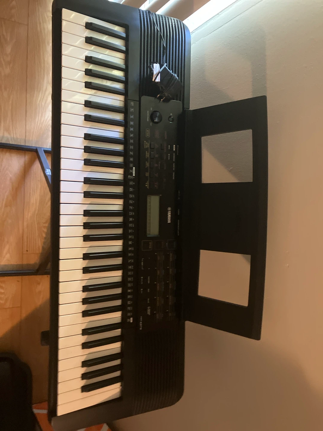 Yamaha Electronic Keyboard with Stand - photo 2