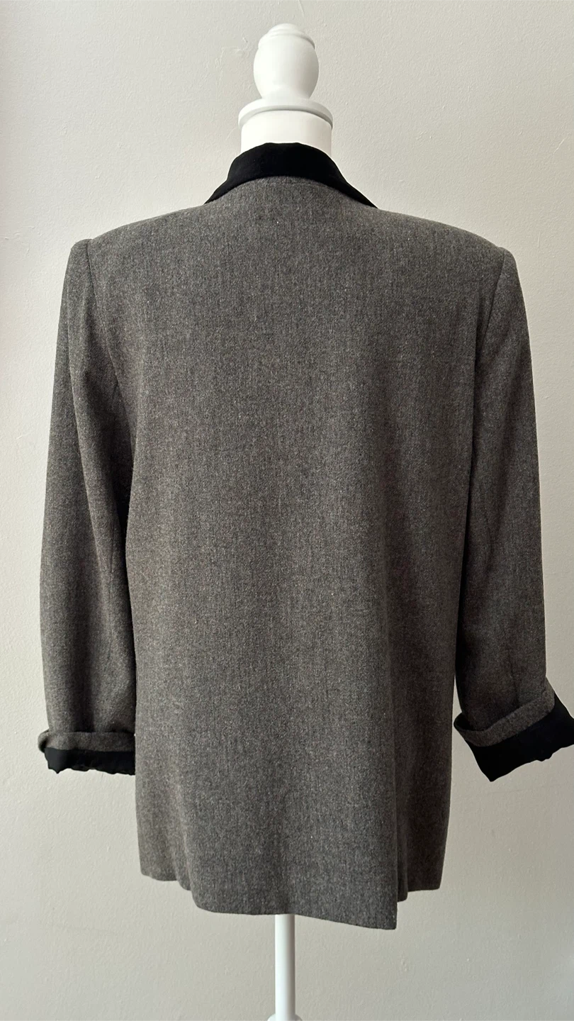 Gray wool blazer jacket size 12 (L) or oversized M - photo 3