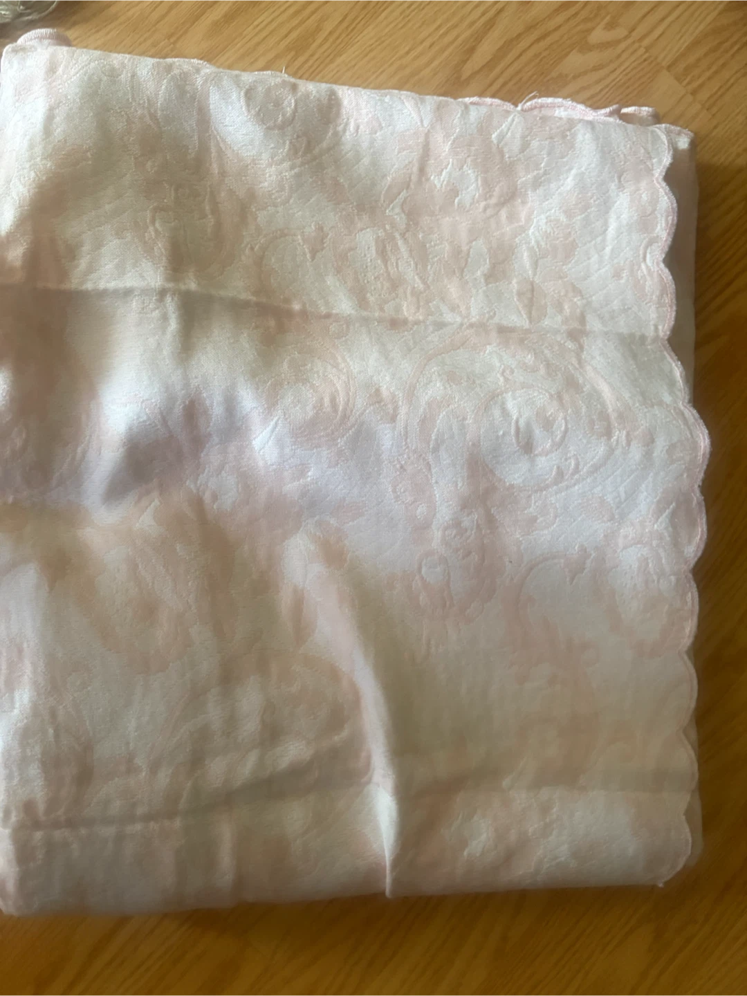 Pink Scalloped Edge Tablecloth - photo 2