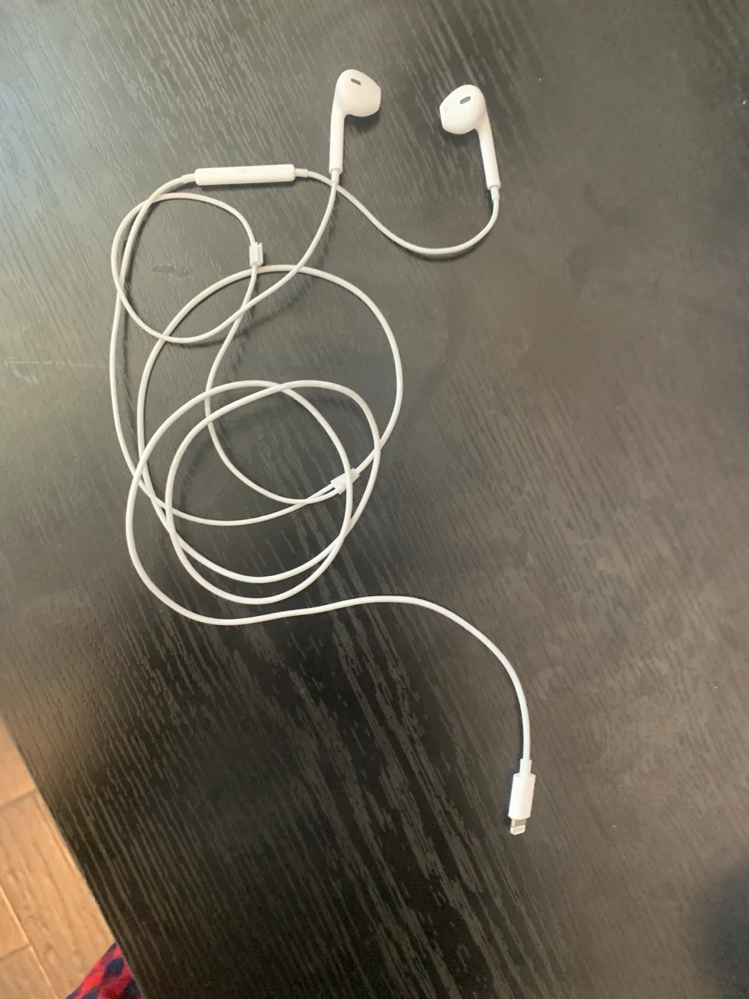 White Apple earphones