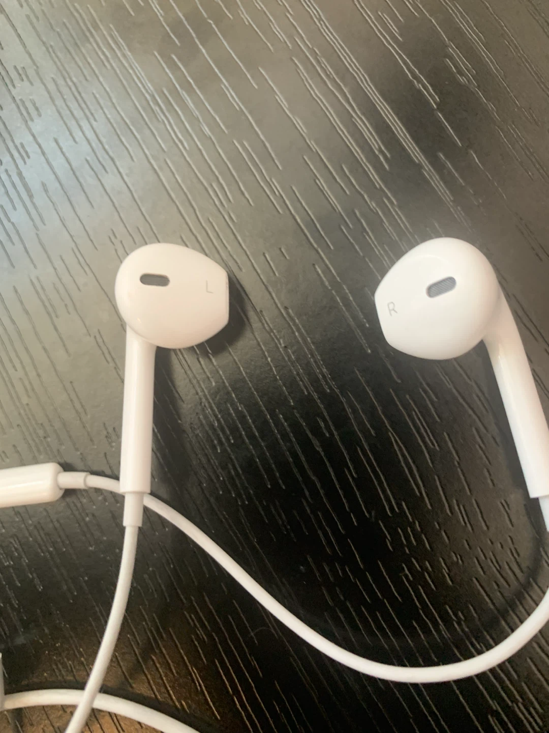 White Apple earphones - photo 2