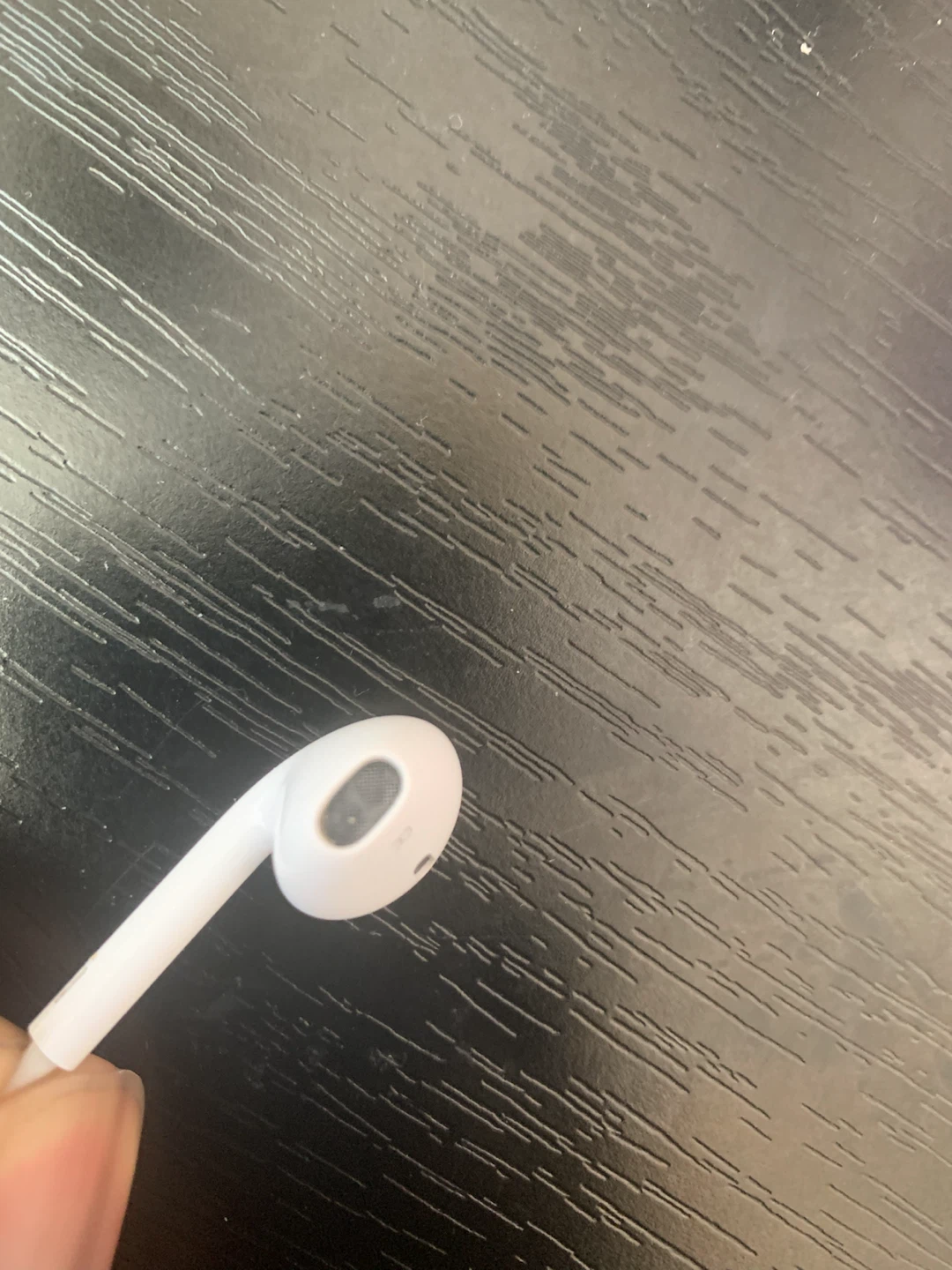 White Apple earphones - photo 4