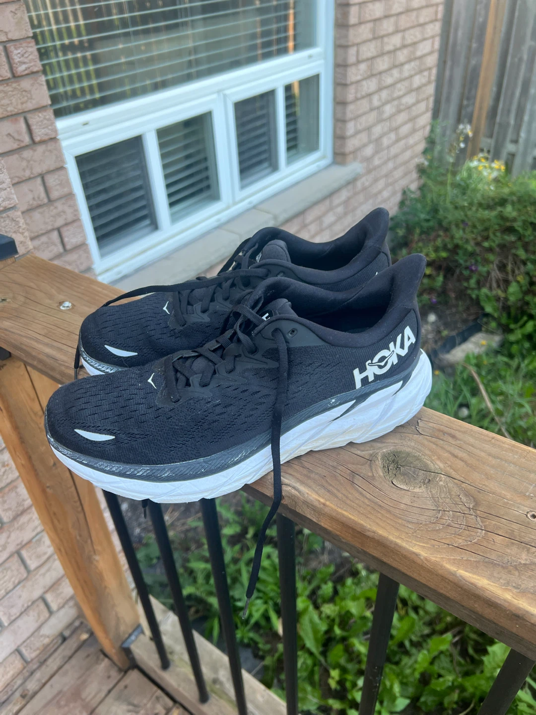 Woman’s Hoka Clifton 8 Running Shoes size 10