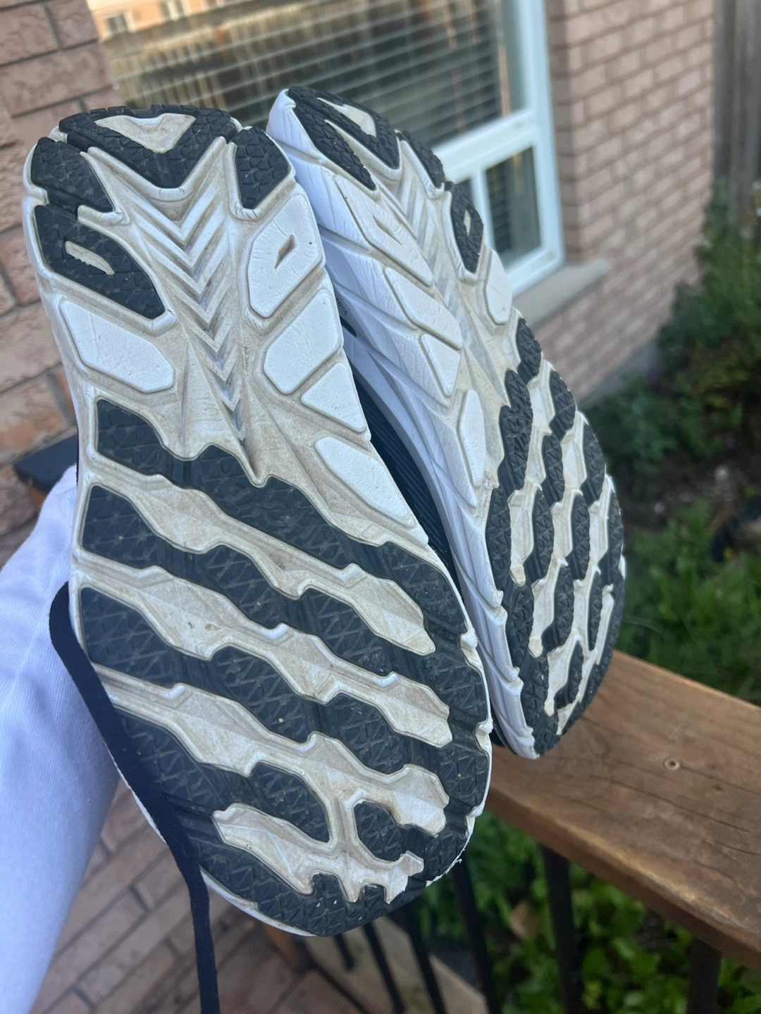 Woman’s Hoka Clifton 8 Running Shoes size 10 - photo 3