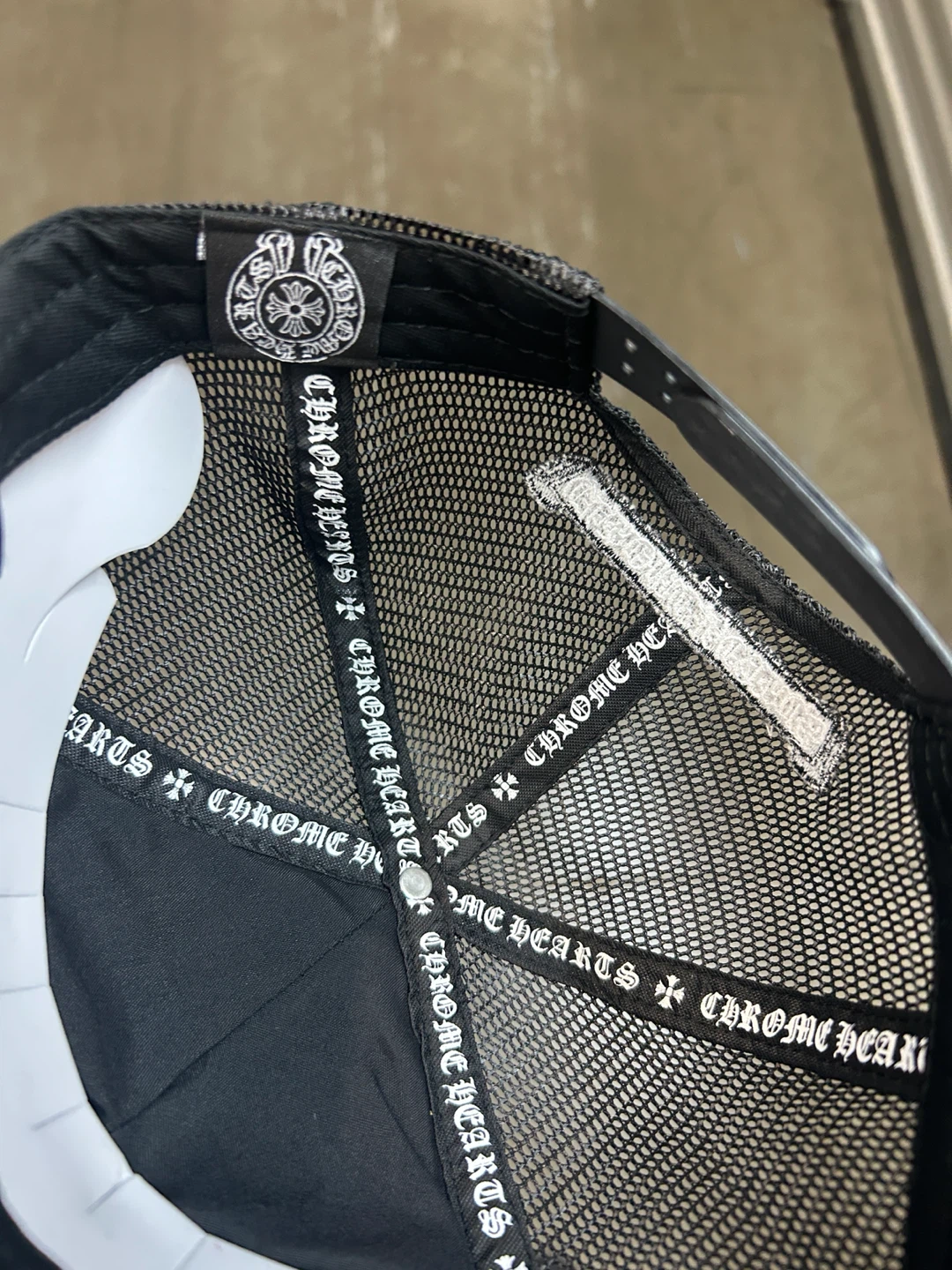 Chrome Hearts Black Trucker Hat - photo 3