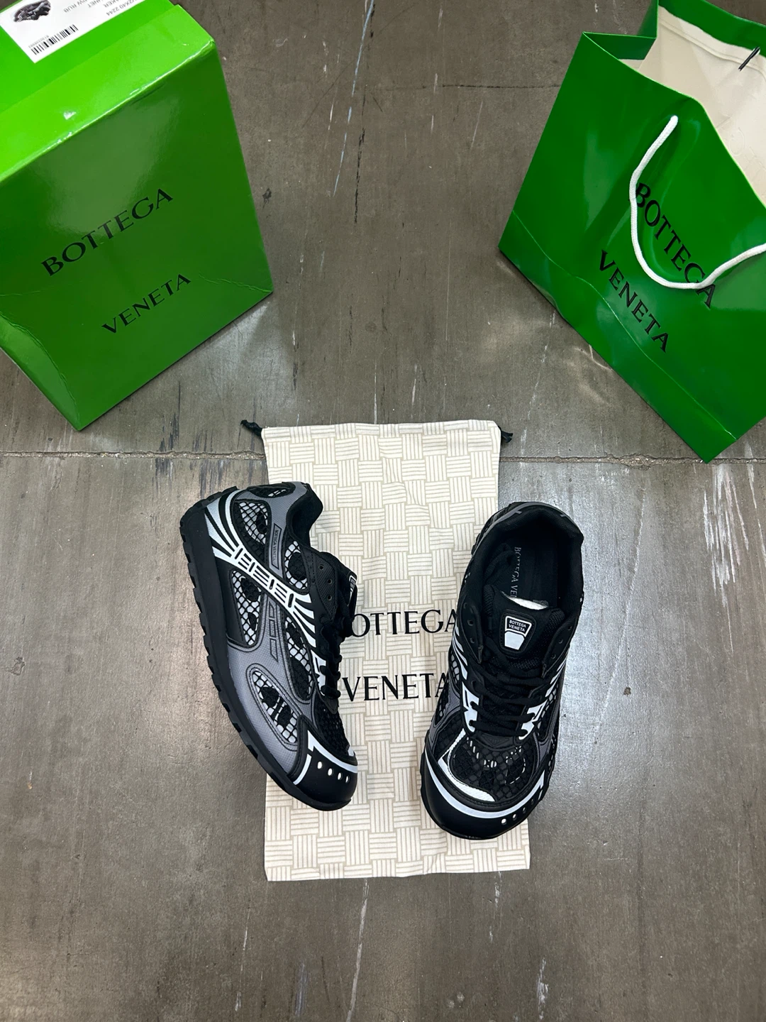 Bottega Veneta Orbits Size 44 - photo 2