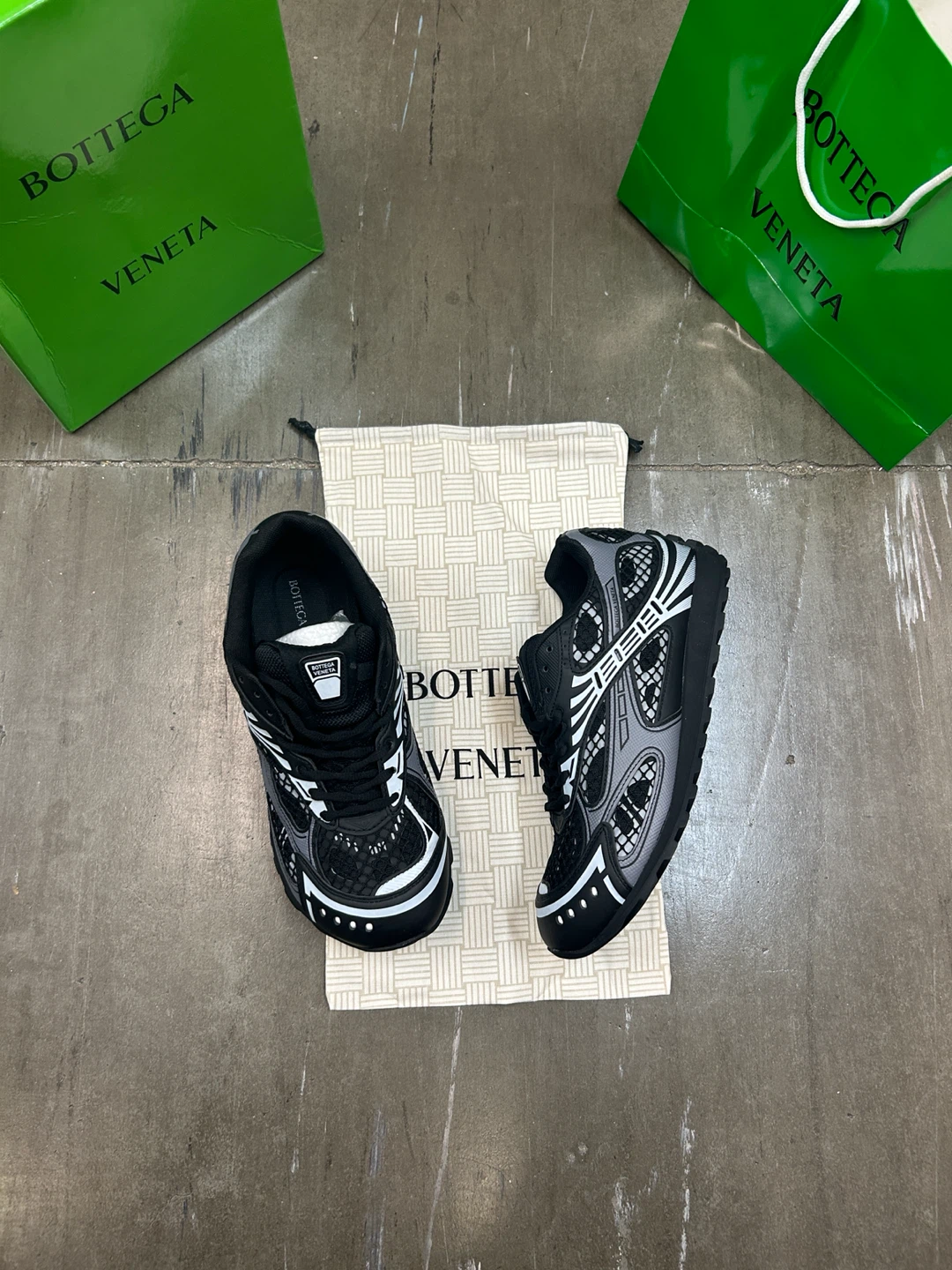 Bottega Veneta Orbits Size 44 - photo 3