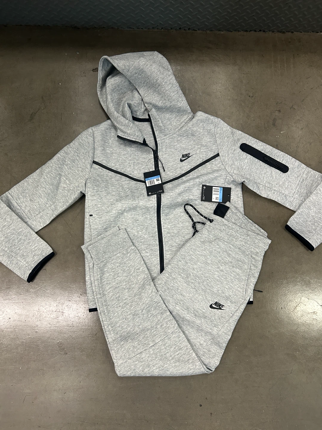 Nike Tech Fleece tracksuit set grey