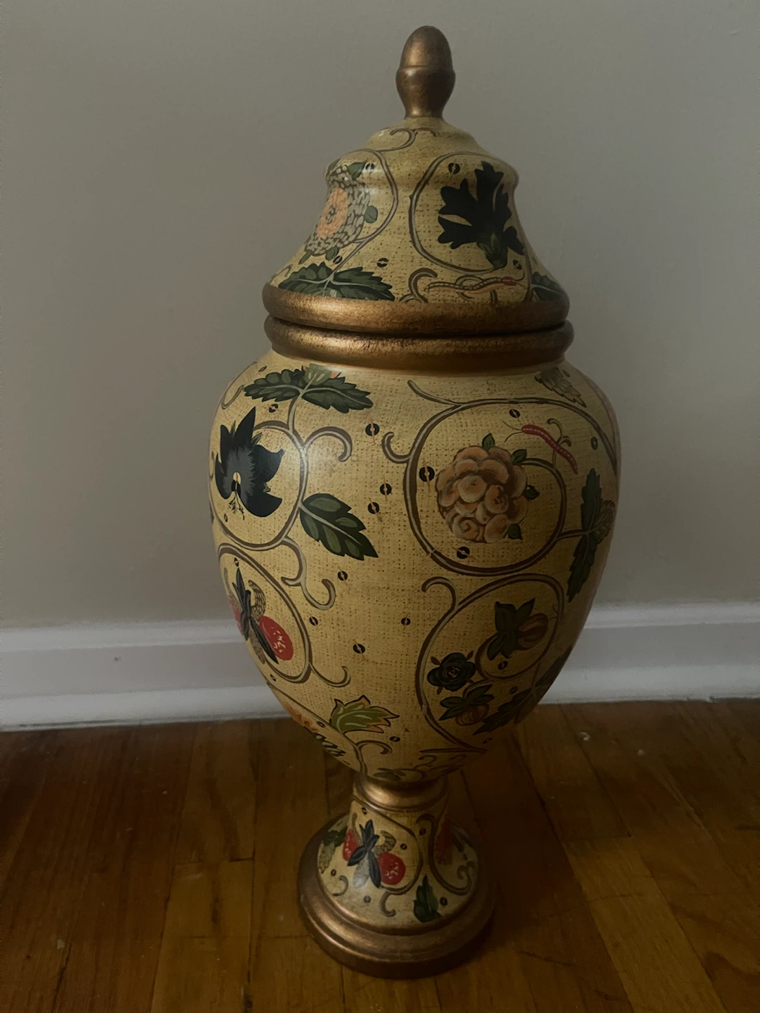 Decorative Vintage Style Urn with Lid