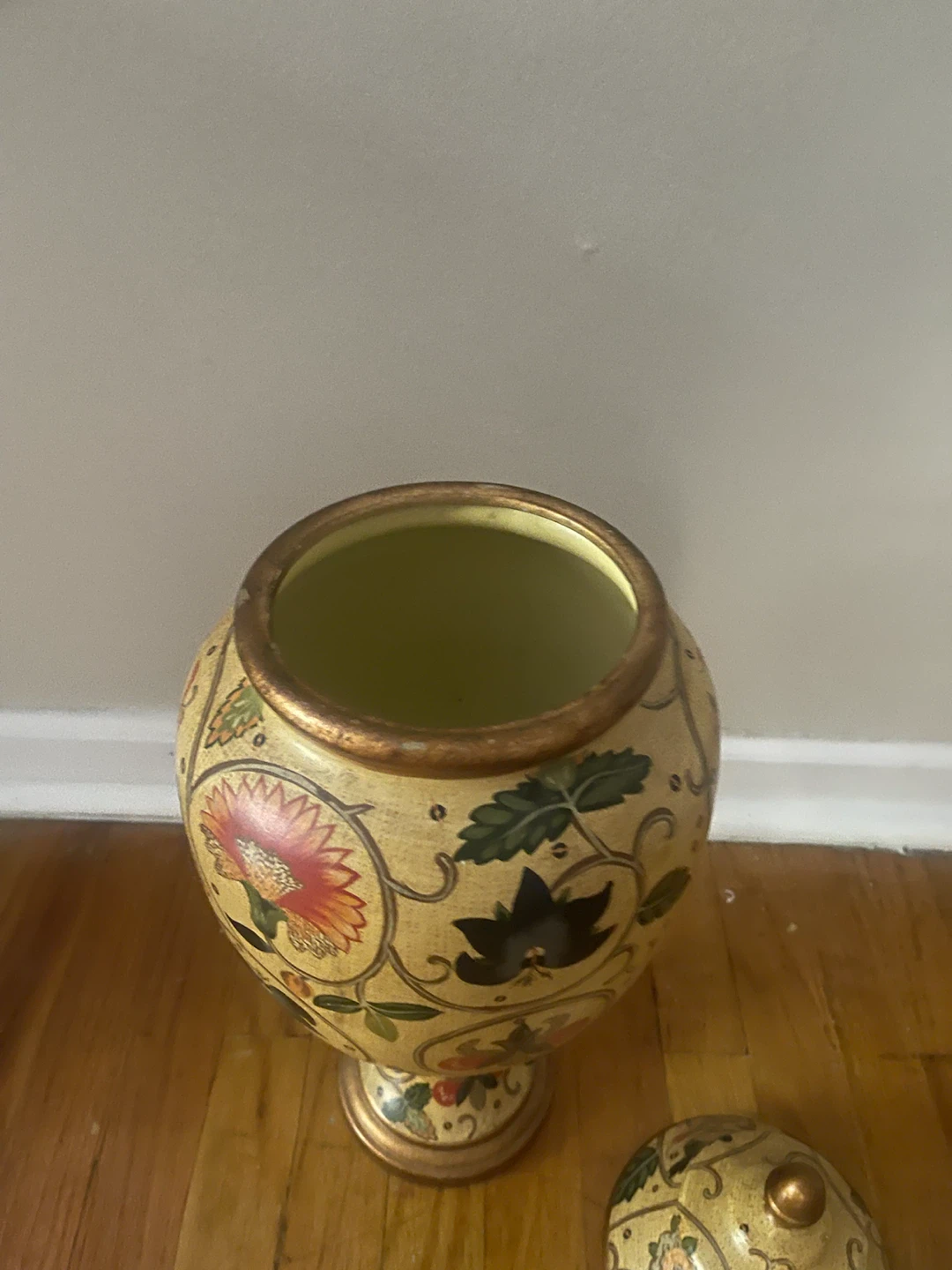 Decorative Vintage Style Urn with Lid - photo 4