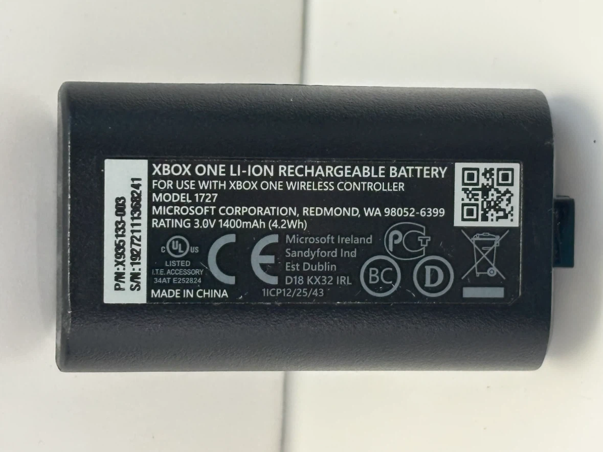 Xbox One Li-Ion Rechargeable Battery Model 1727 - photo 3