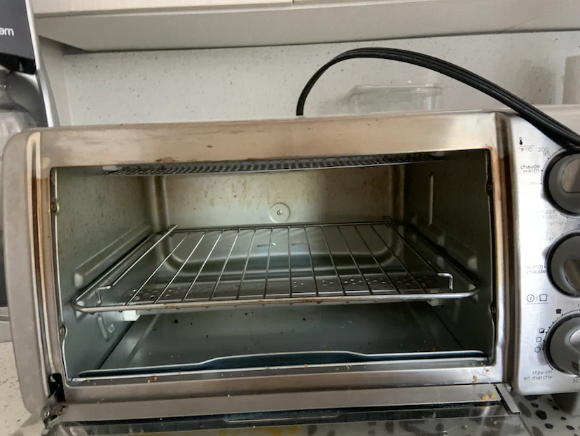 BLACK+DECKER 4-Slice Toaster Oven - photo 3