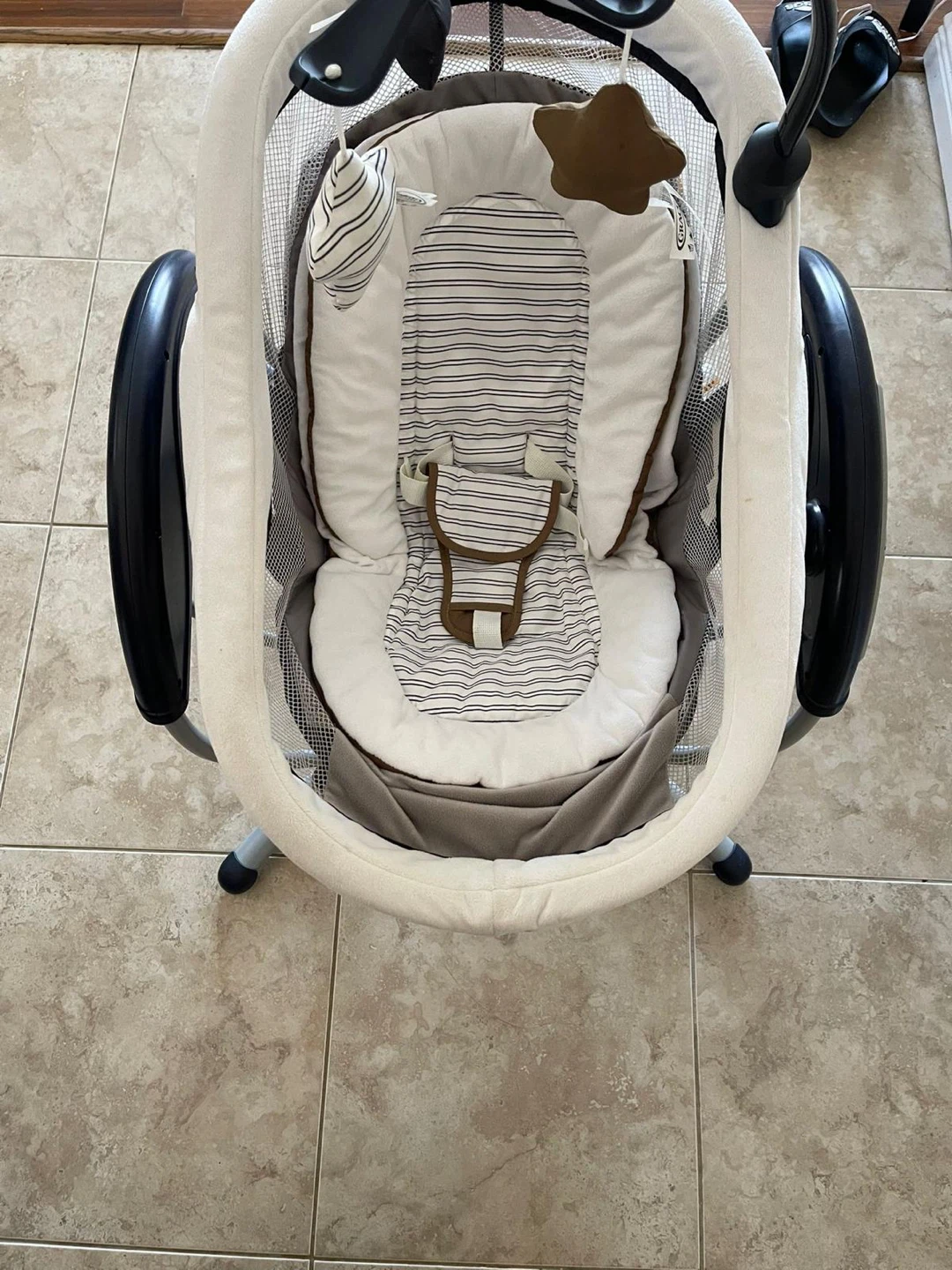 Graco Gliding Bassinet