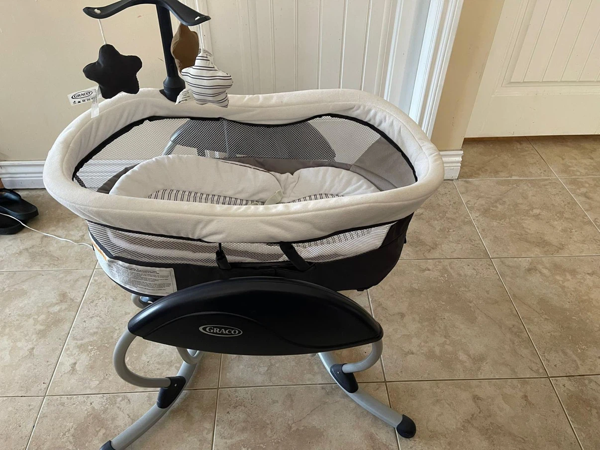 Graco Gliding Bassinet - photo 2