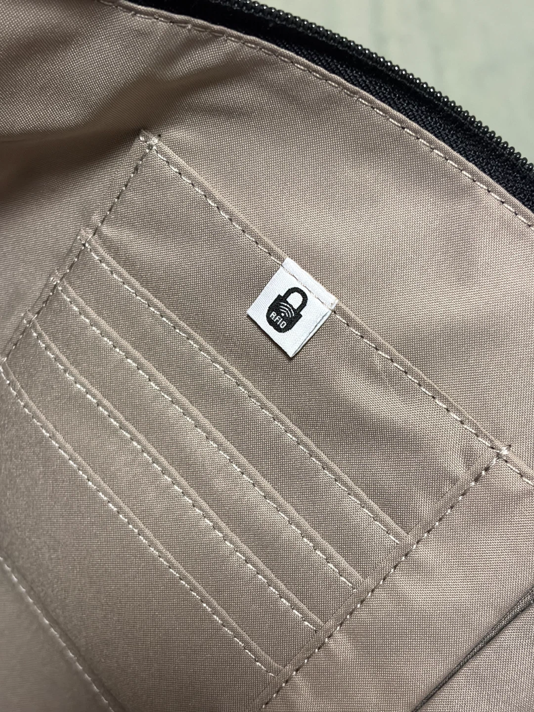 Baggallini Black Tote Bag with RFID - photo 4