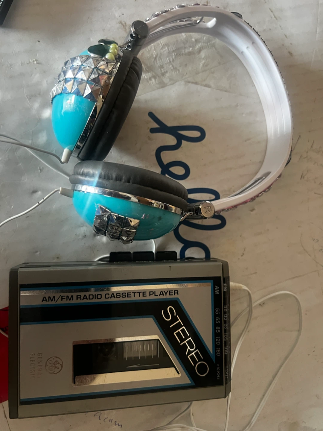 GE AM/FM Stereo Radio Cassette Player - photo 2