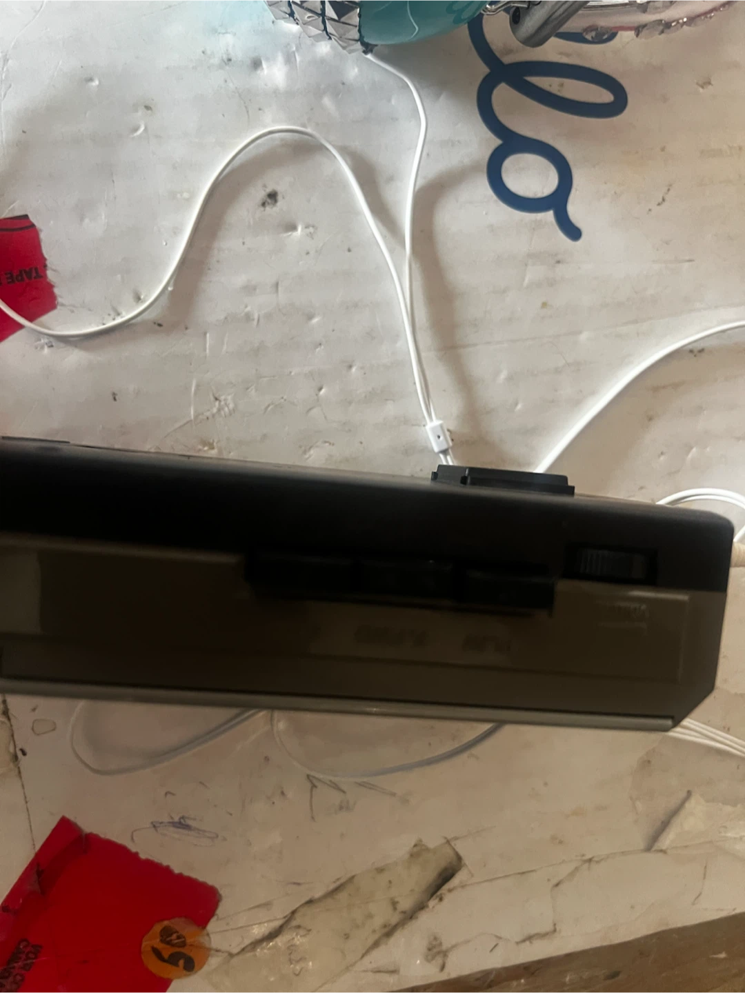 GE AM/FM Stereo Radio Cassette Player - photo 3
