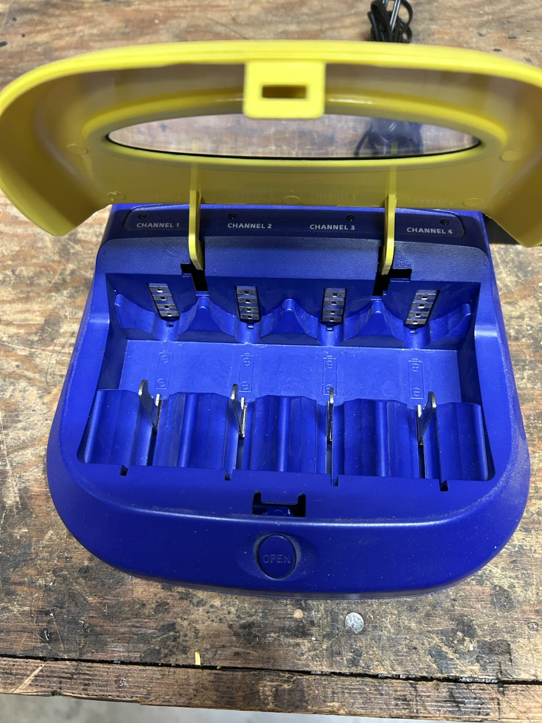 AccuPower AccuManager 20 Super-Fast Charger with 6 AA Batteries - photo 2