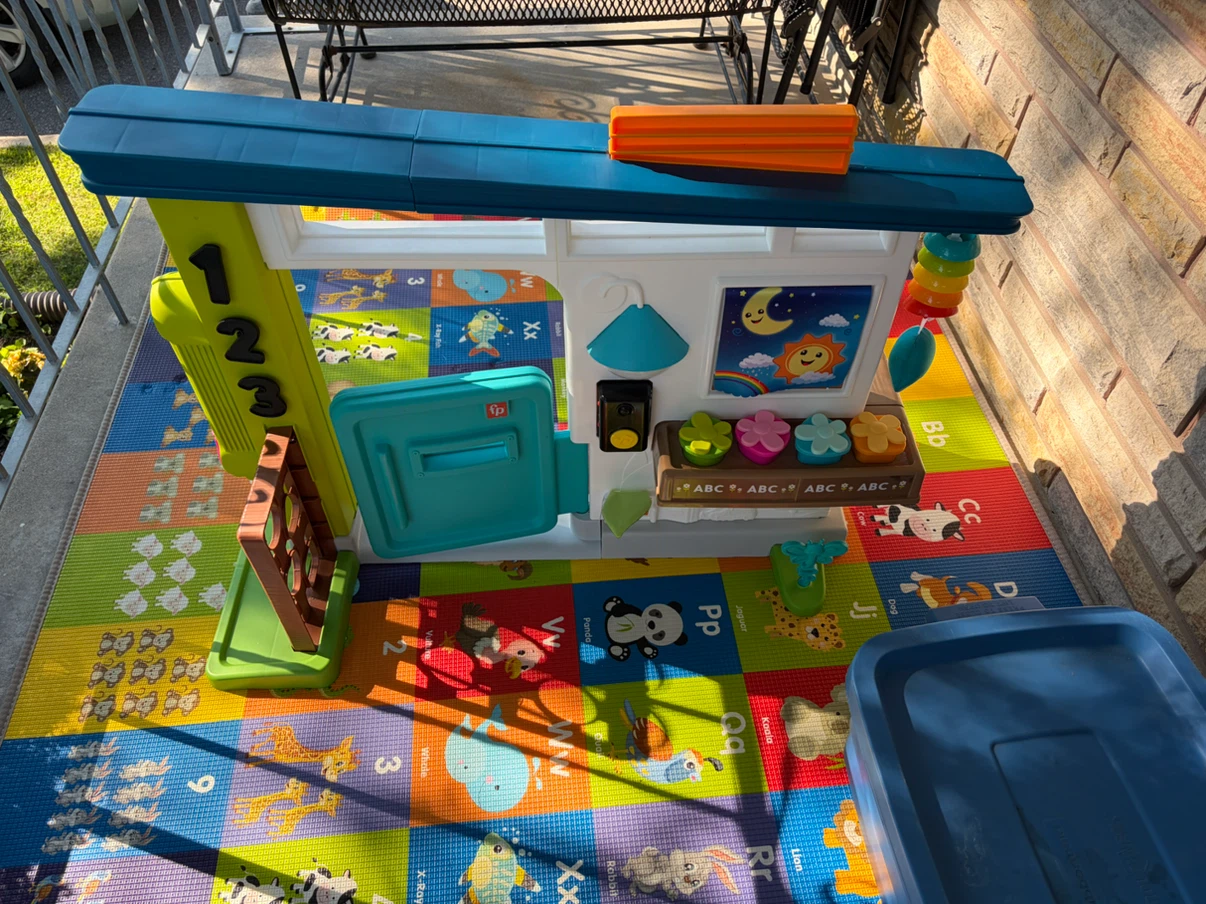 Fisher-Price Laugh & Learn Play-house