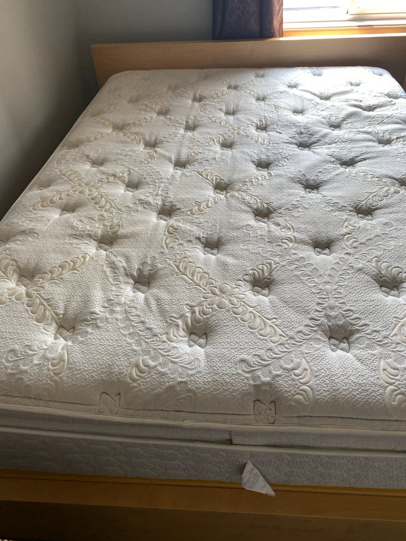 Queen Size Mattress (no boxspring)