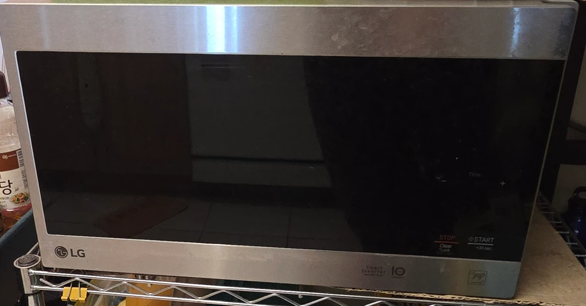 LG Stainless Steel Refrigerator + FREE LG microwave! - photo 3