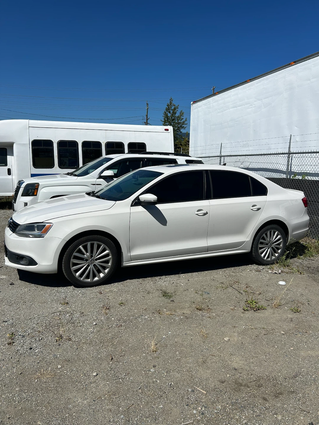 2011 White Volkswagen Jetta - photo 2