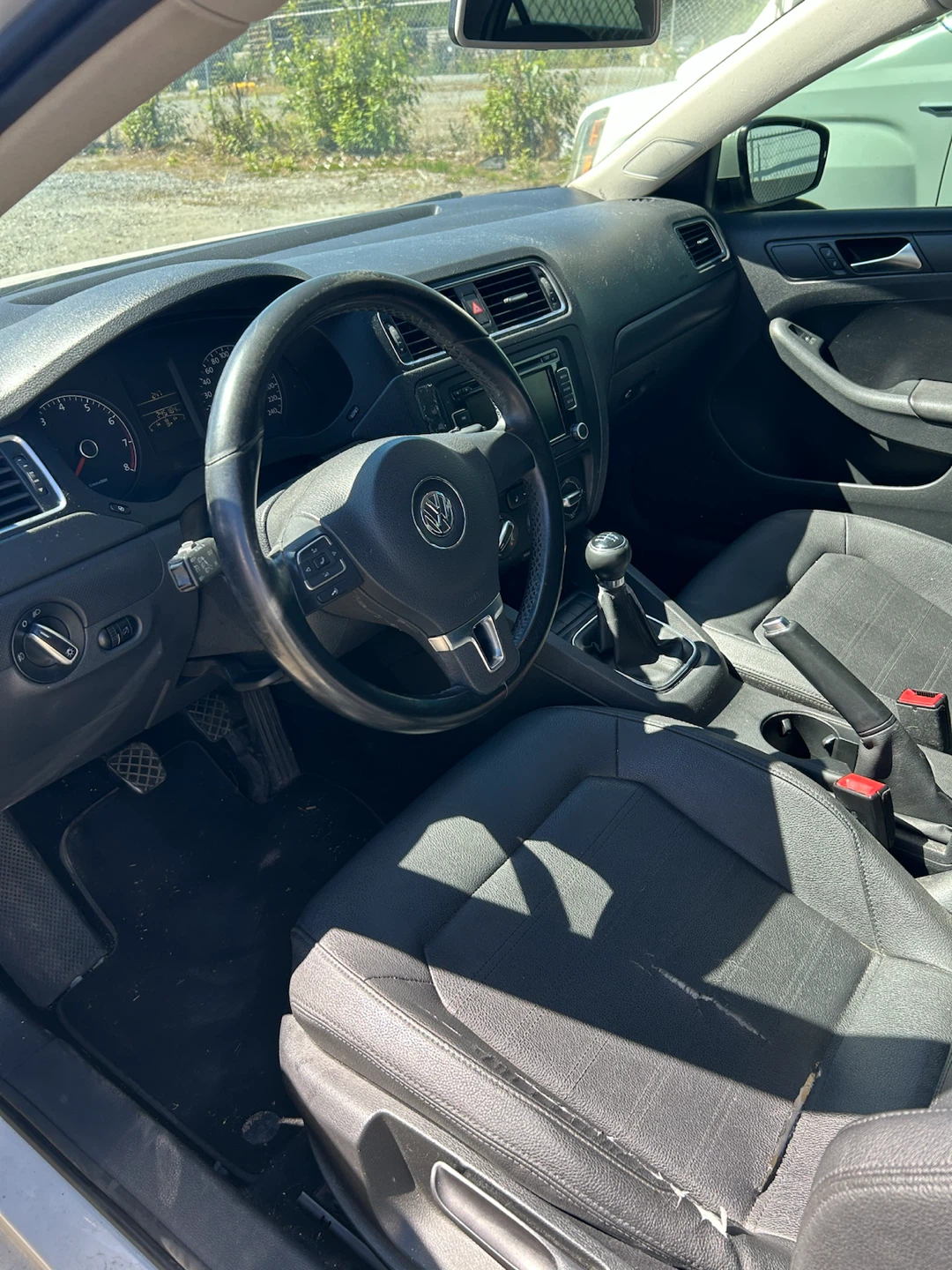 2011 White Volkswagen Jetta - photo 3