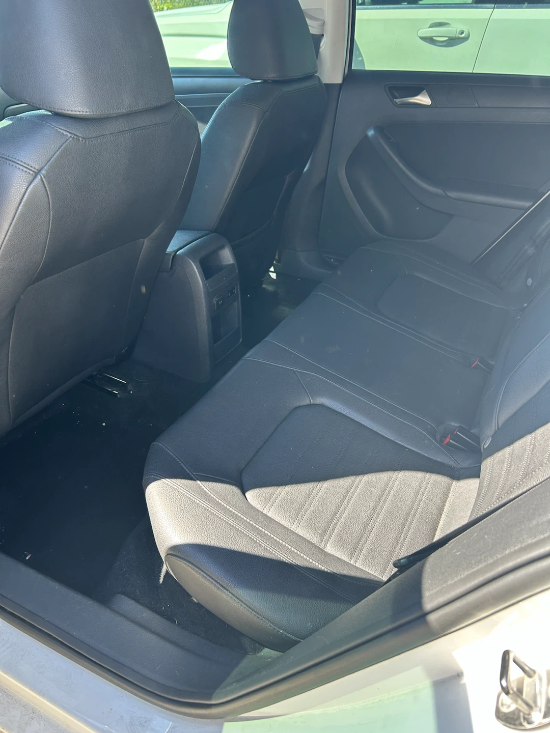 2011 White Volkswagen Jetta - photo 4