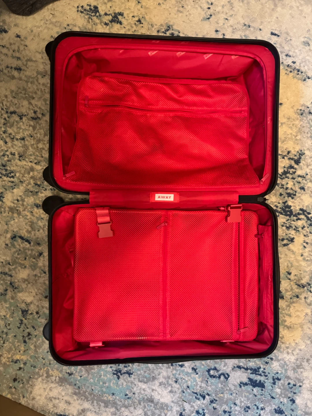 AWAY Luggage: The Bigger Carry On Magenta(Gloss) Limited Editon - photo 4