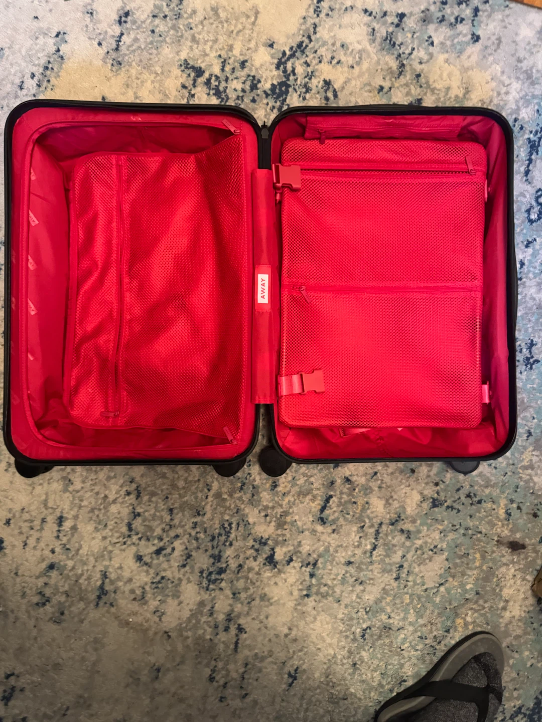 AWAY Luggage: The Bigger Carry On Magenta(Gloss) Limited Editon - photo 5