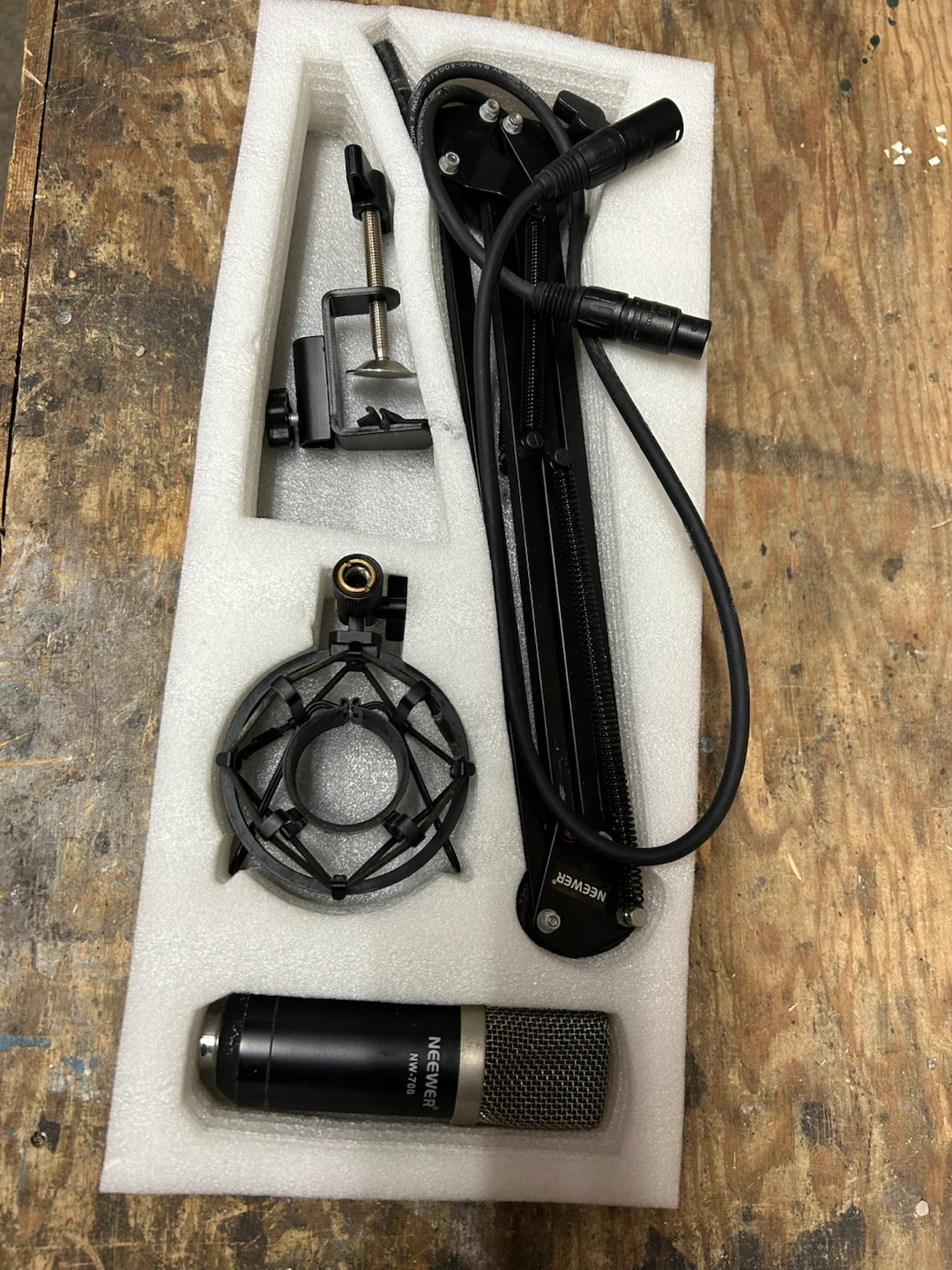 Neewer NW-700 Microphone Kit with Pop Filter and Boom Arm