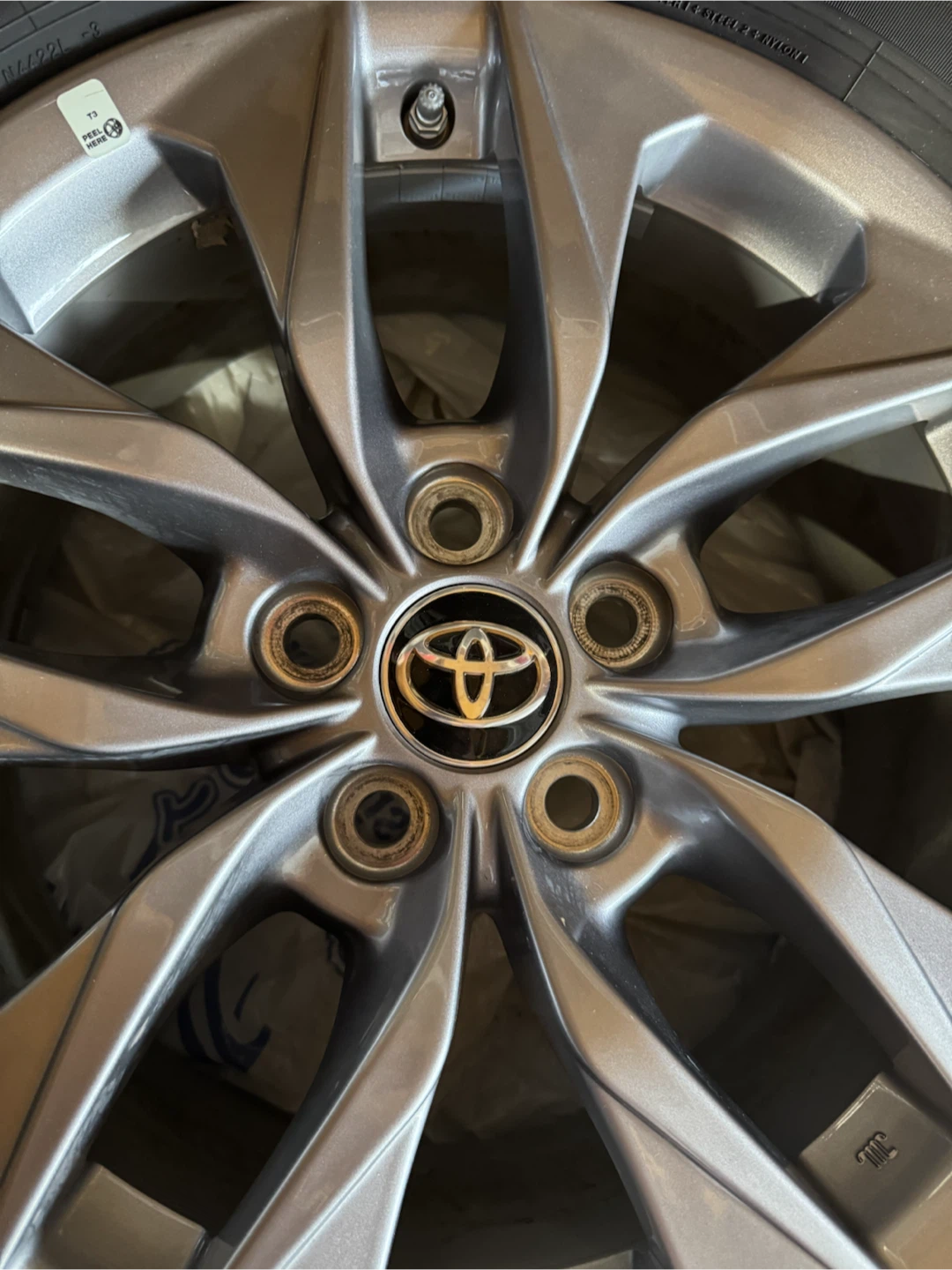 Toyota Alloy Wheel with BlueEarth Tire P235/65R17 - photo 4