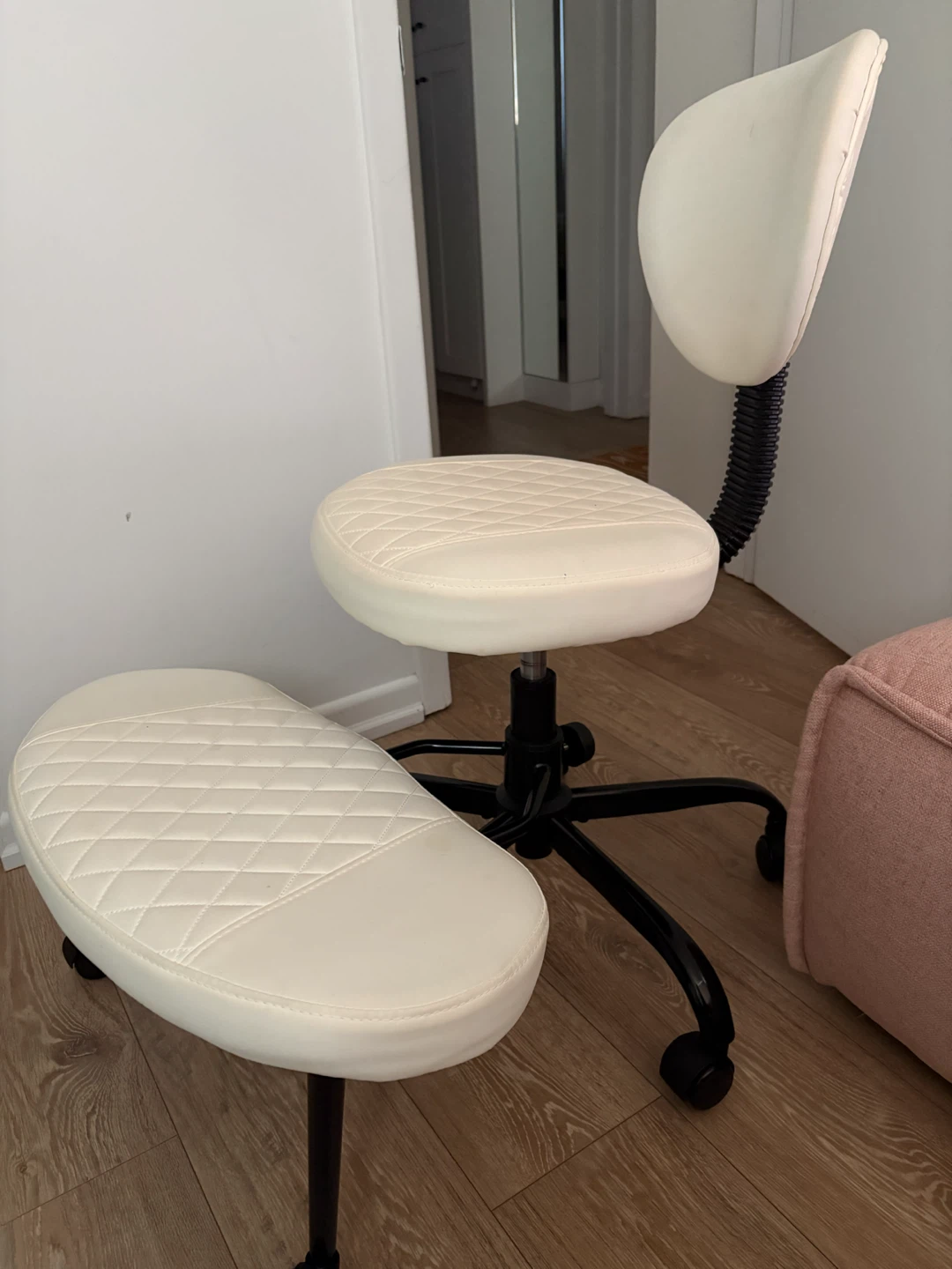 White Ergonomic Kneeling Chair - photo 2