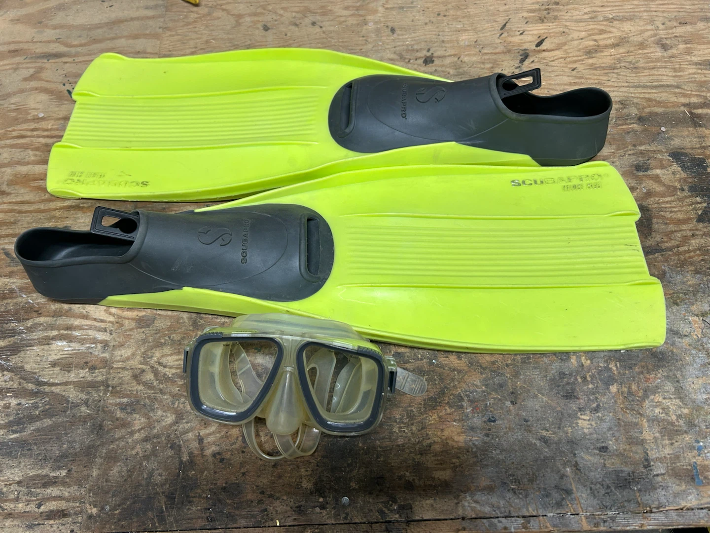 ScubaPro Diving Fins and Mask Set