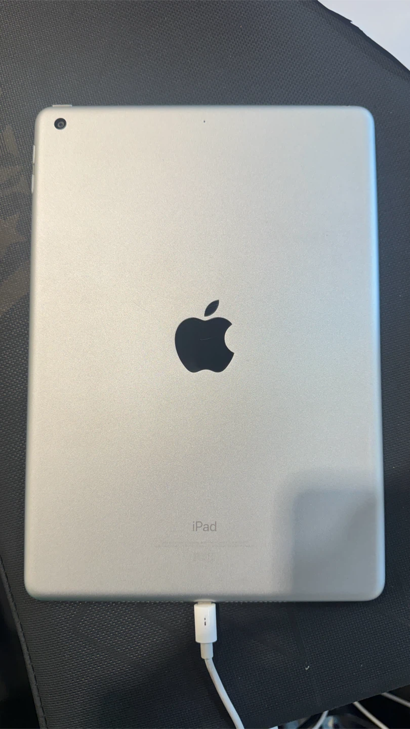 Apple iPad (5th Gen) 32GB Silver
