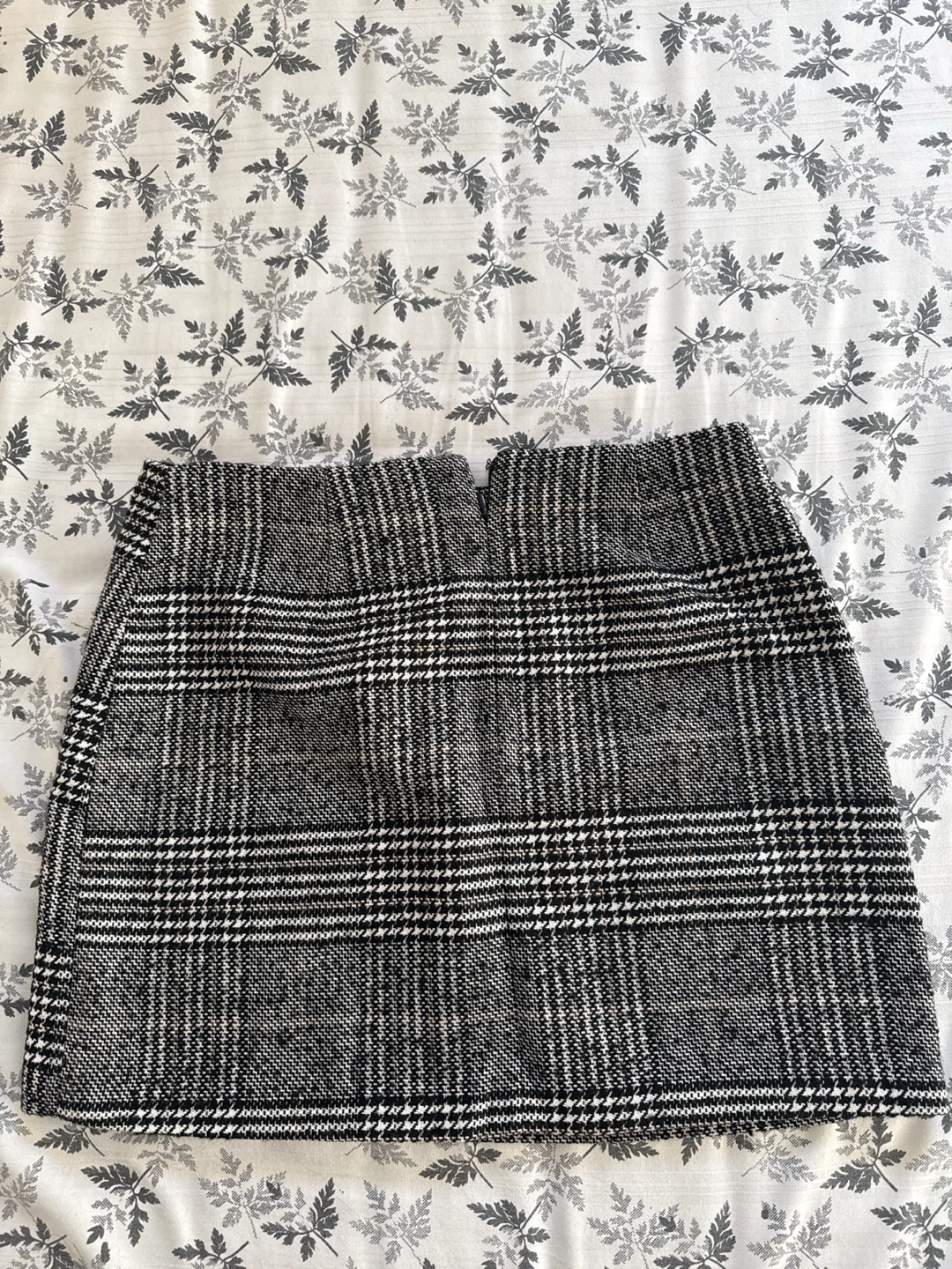 H&M Plaid Mini Skirt - Size 8 - photo 2