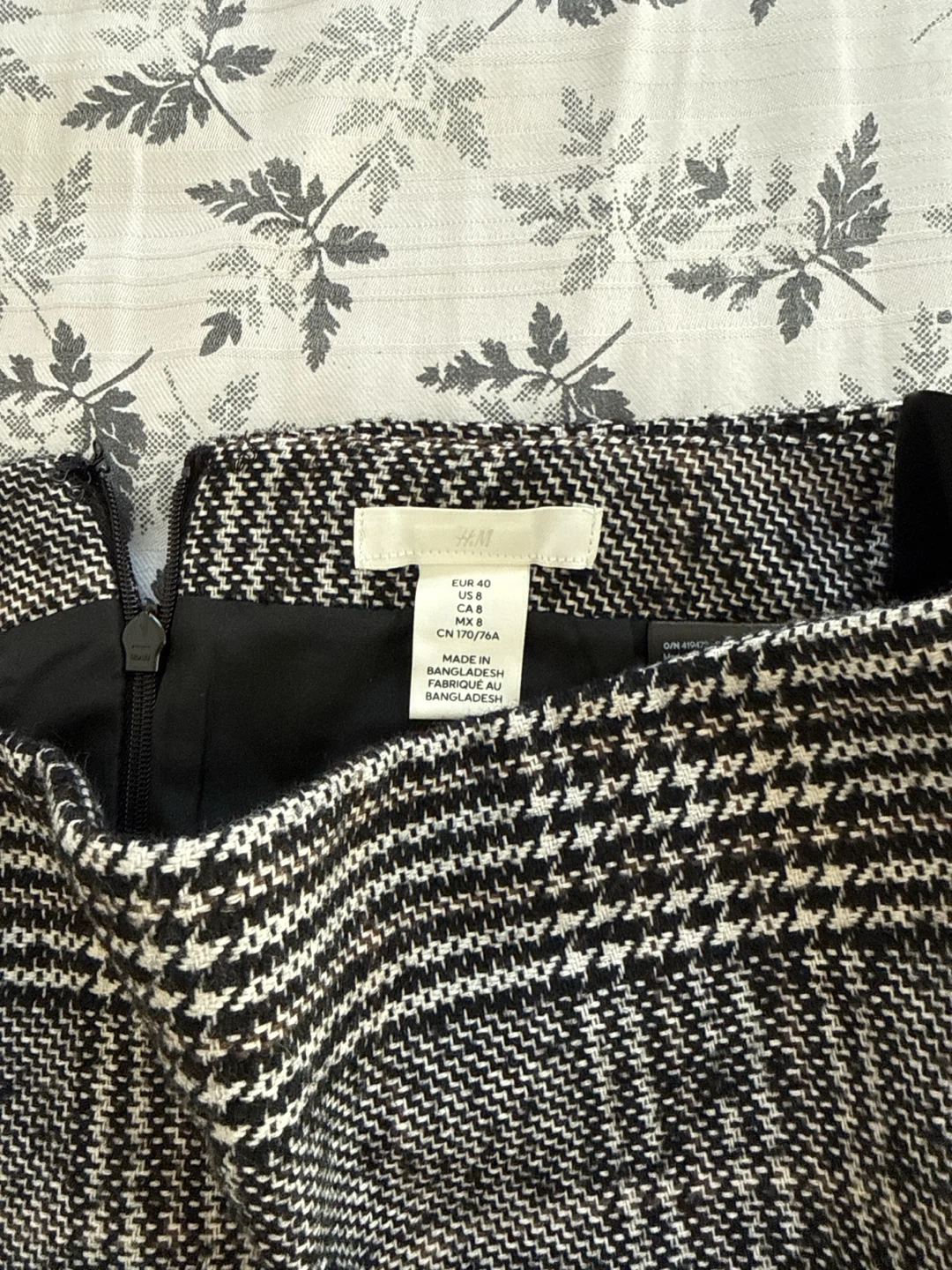 H&M Plaid Mini Skirt - Size 8 - photo 3