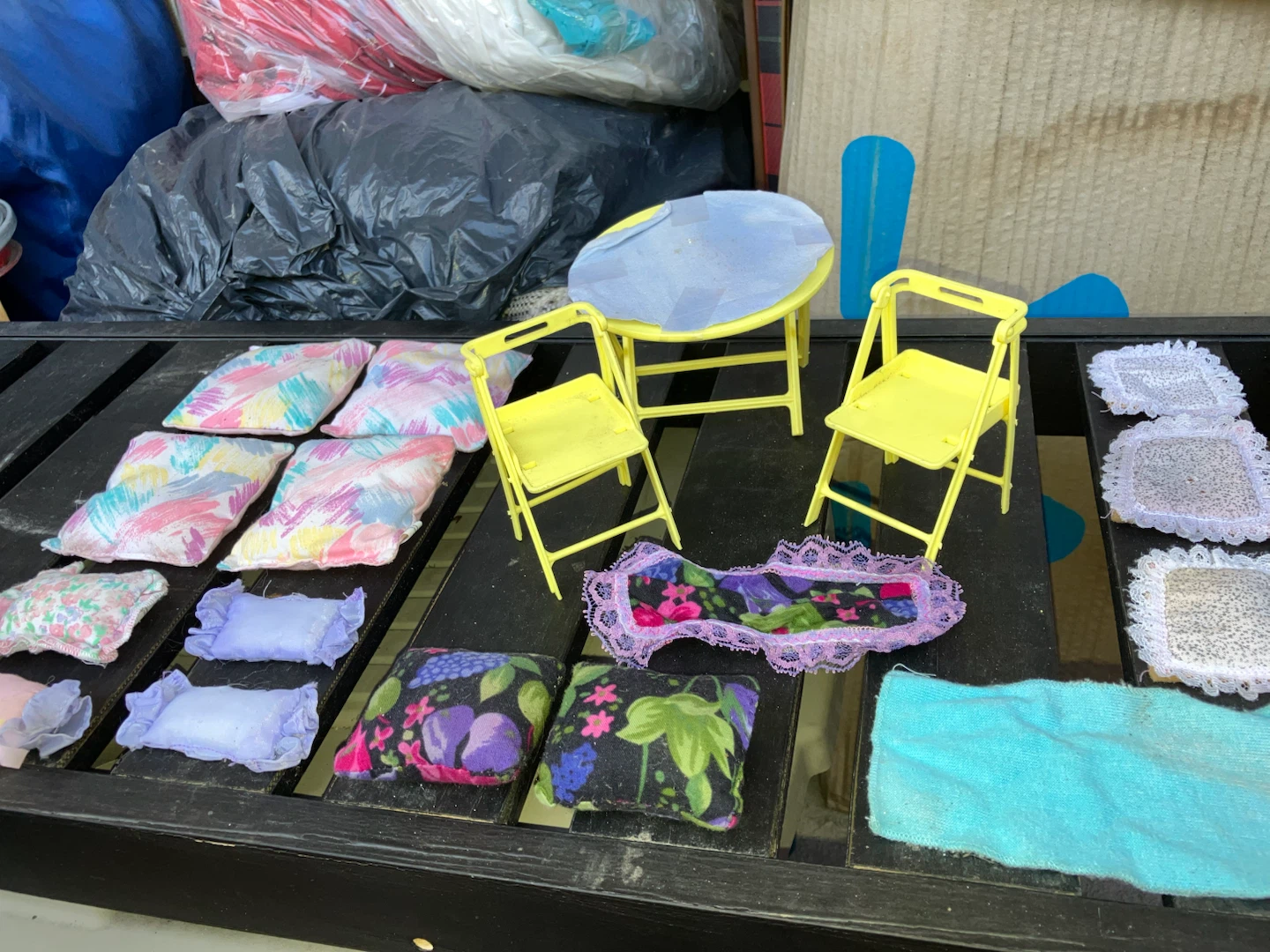 Dollhouse Miniature Furniture & Accessories Lot