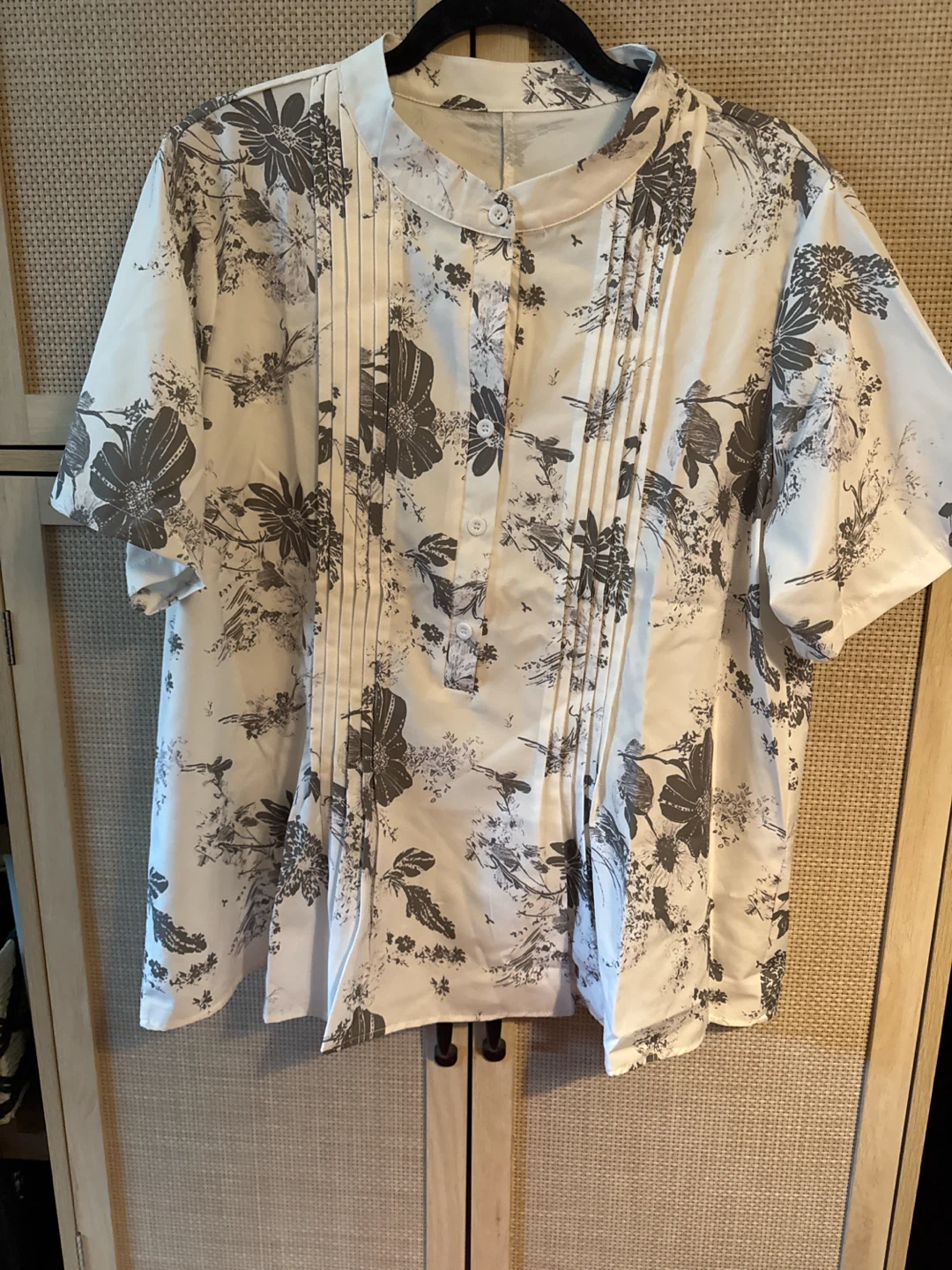 Assorted Women's Tops and Dresses - photo 2