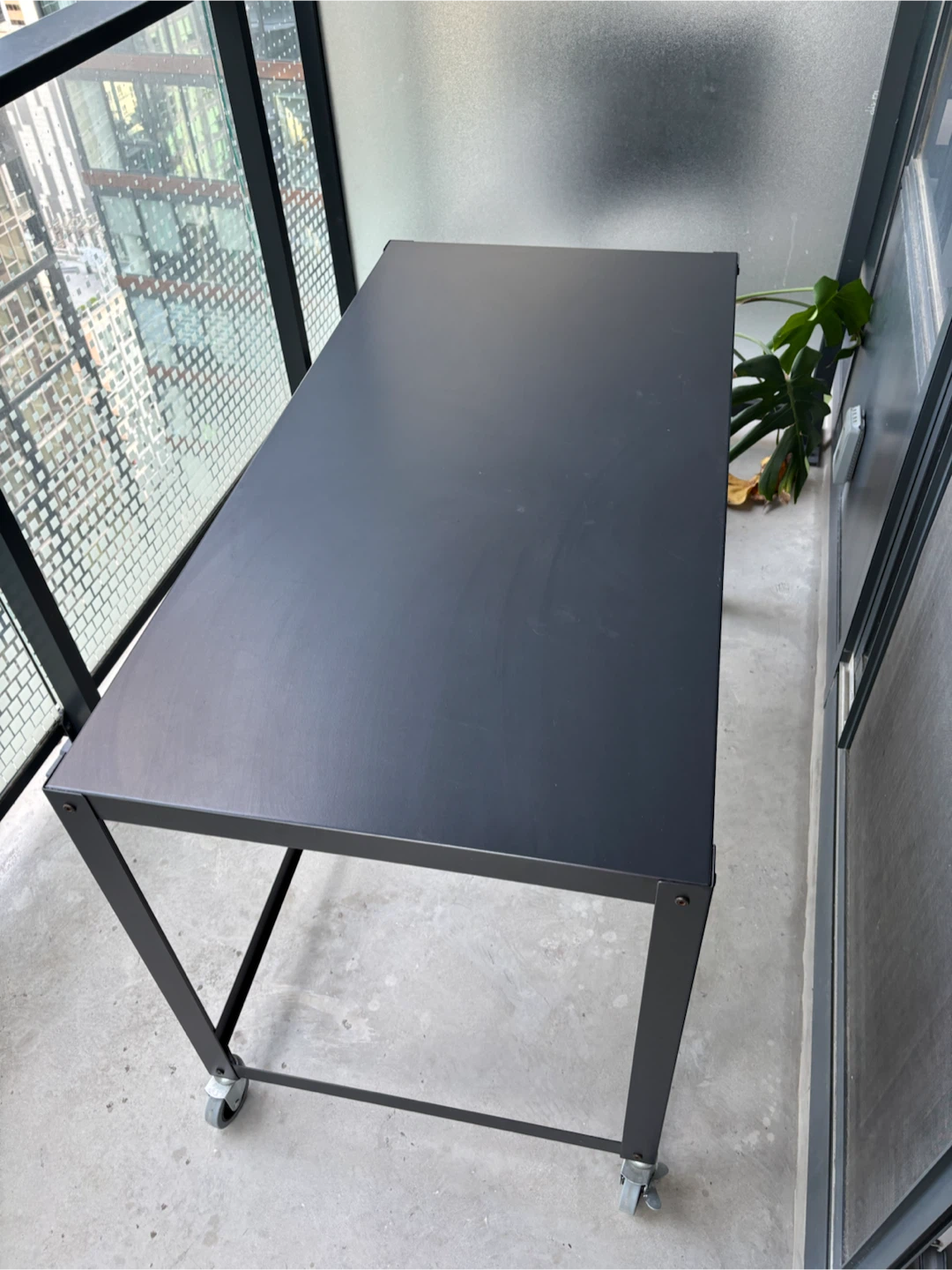 Black Rolling Utility Table - photo 2