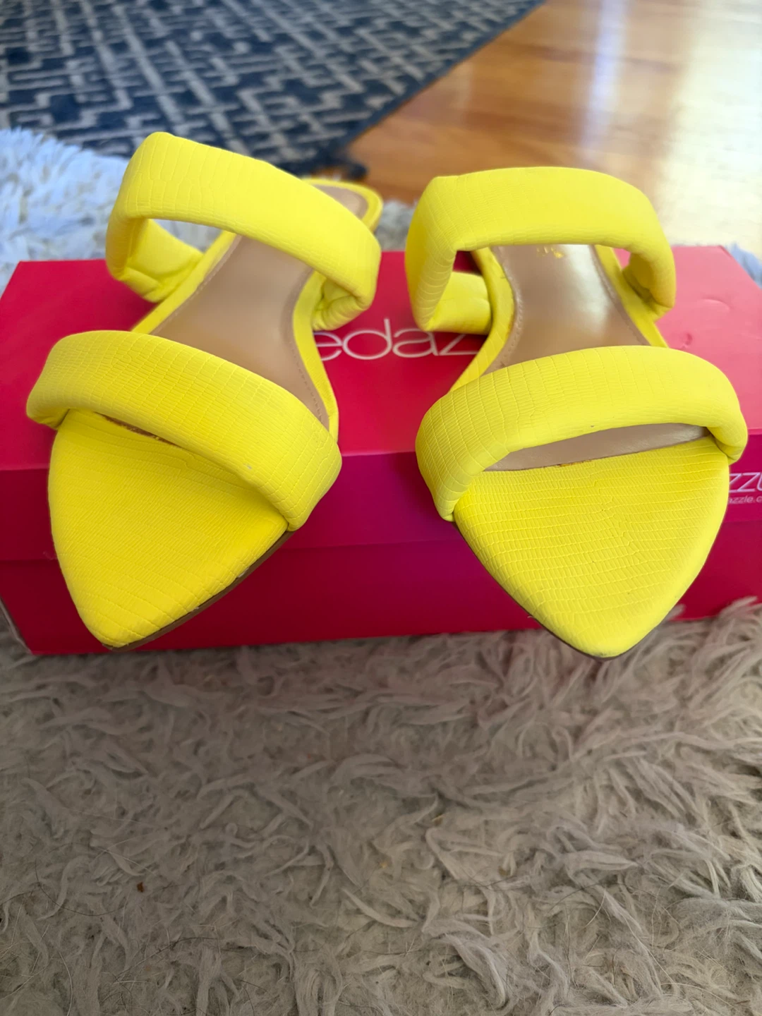 ShoeDazzle Yellow Ducle Flat Sandals Size 7 - photo 2
