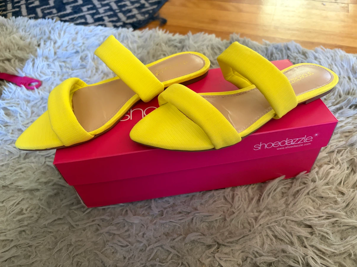ShoeDazzle Yellow Ducle Flat Sandals Size 7 - photo 3