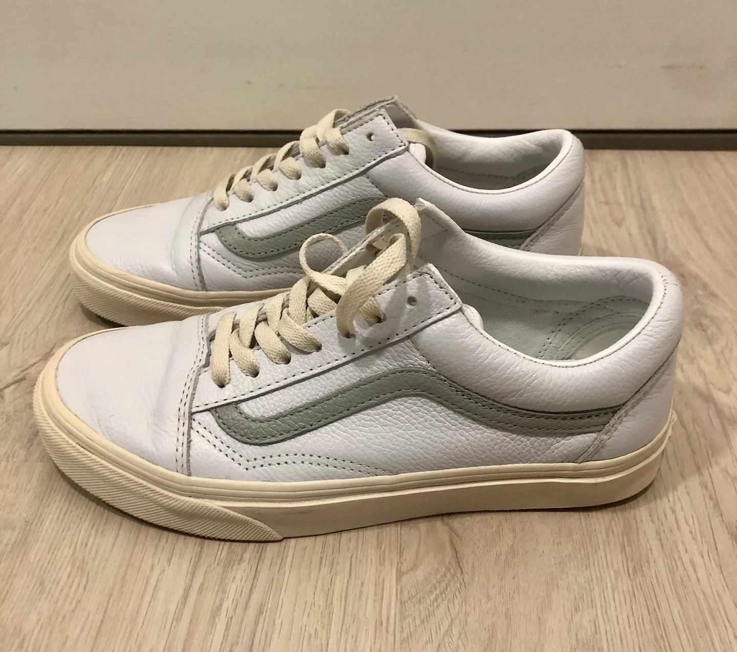 Vans “Old Skool” Leather Sneakers